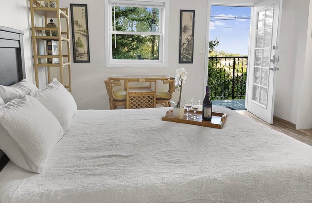 Scenic Secret Stairs Apt Hollywood Hills