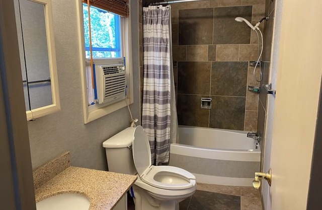 Comfortable 4 Person Cottage with North Fork of the Shenandoah River Access