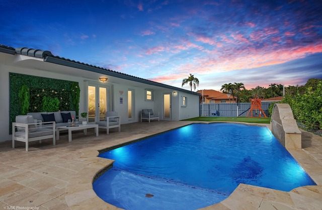 Le Femme Paradise/ Heated Pool/ Game Room!
