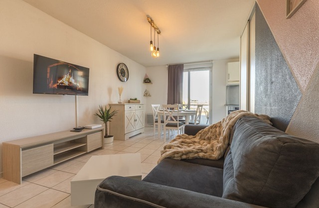 Apartamento vacacional "Spacieux Proche Aéroport Et Airbus" con piscina climatizada y Wi-Fi