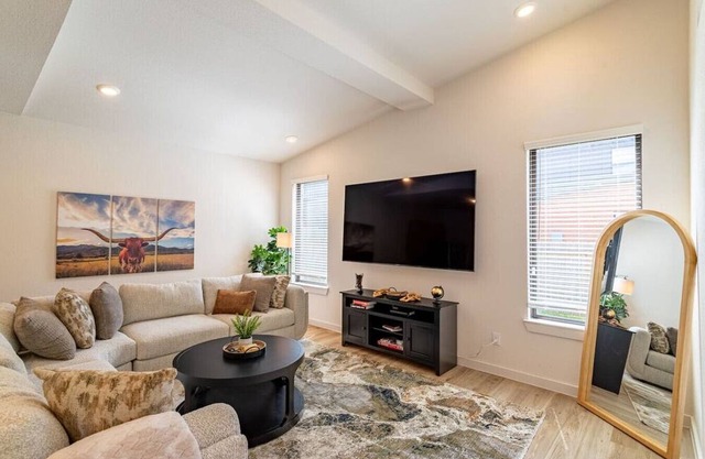 Peaceful home near 59 N