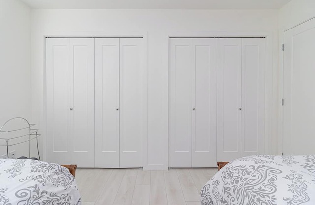 Welcome to your cozy home away from home just 25 minutes from downtown Victoria!