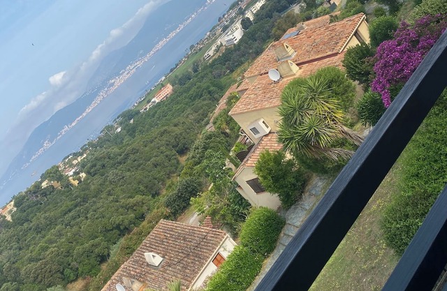 Sea view studio in Porticcio for 2 people. Swimming pool in residence.