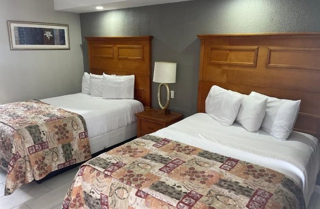 Spacious 4-bedroom villa in awesome Wildwood with WiFi. All units combine