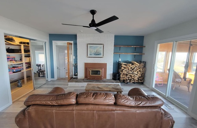 (4 season) Lake, hot tub, beaches and family fun