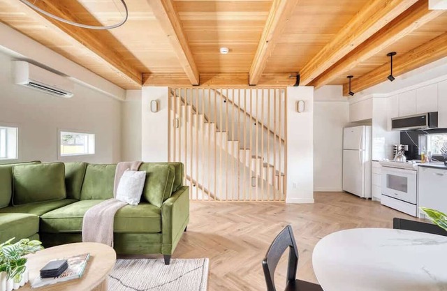 AlbertaArts Happy Place Townhome