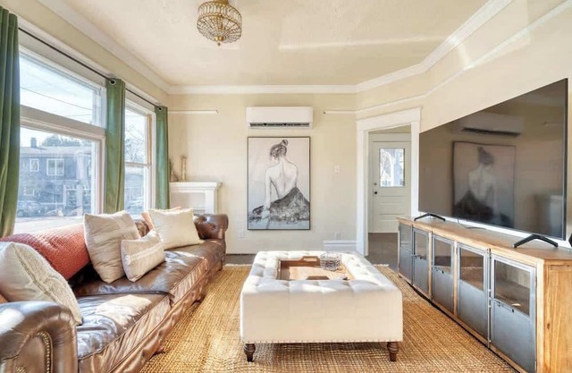 Dream Two-Bedroom in Laurelhurst ~ 97 WalkScore