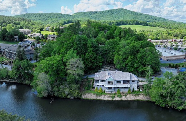 Lake House 101 | Fireplace, Restaurant, Pool, Spa