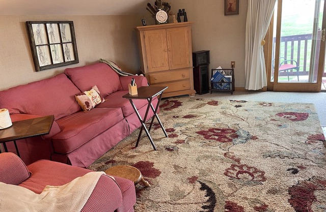 Views, views, views! Cute apartment for 2! It is as if you are in a fire tower!