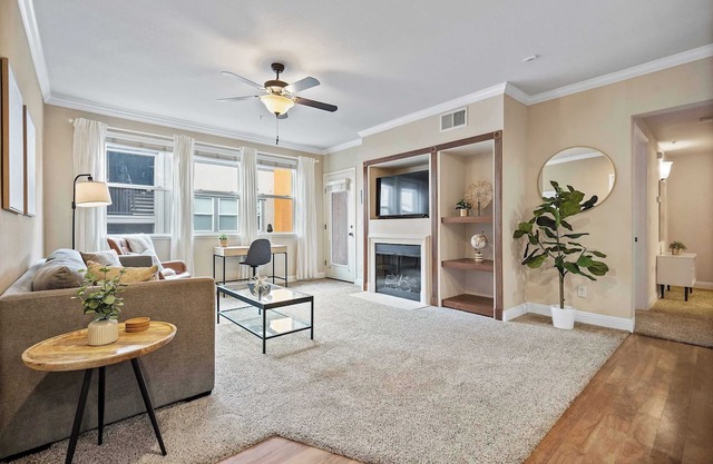 Luxury 2BR 2BA Apartment with Pool, Gym & Theater
