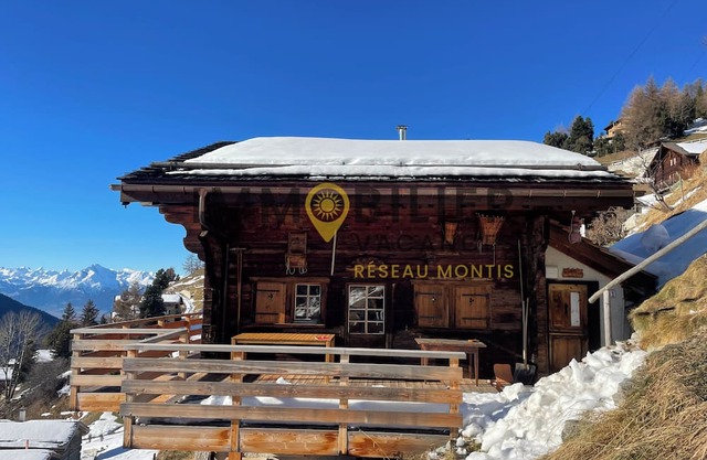 Charming authentic and warm chalet with 4 bedrooms – Ideal for 6 people.This chalet combines comfort