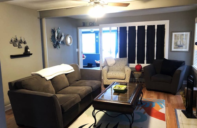 Charming 4-bedroom cottage with WiFi and AC in Chippewa Lake