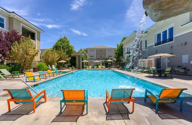 New Trendy 1BR Apartment with Heated Pool, Gym & Minigolf