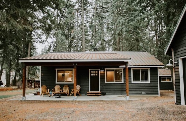 Fall Escape: Cabin & Casita w/ Hot Tub, Game Room, Fire Pit + Lake Access