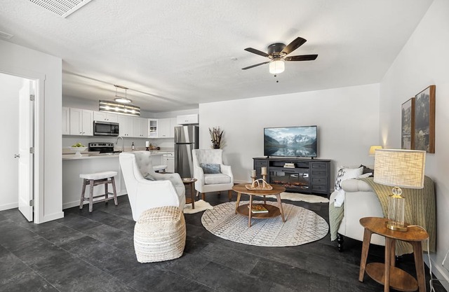 Beautiful 2-bedroom condo centrally located in Kellogg with a porch.