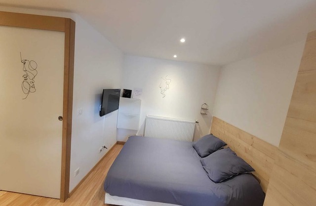 Small Studio Centre Village