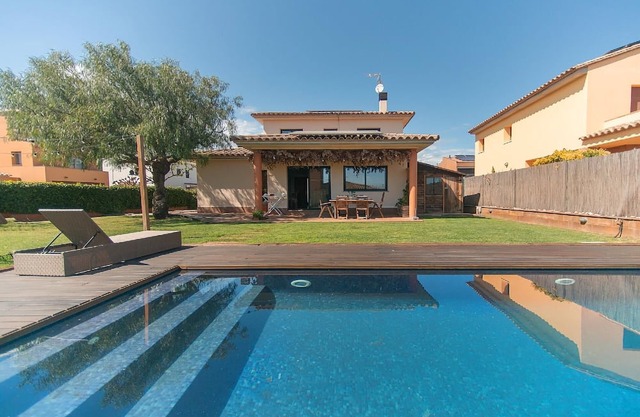 Holiday house Vall-Llobrega for 1 - 6 persons with 3 bedrooms - Holiday home