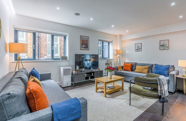 Welcome to Plotseeker’s Stylish Flat in West London – Near Earl's Court & Fulham