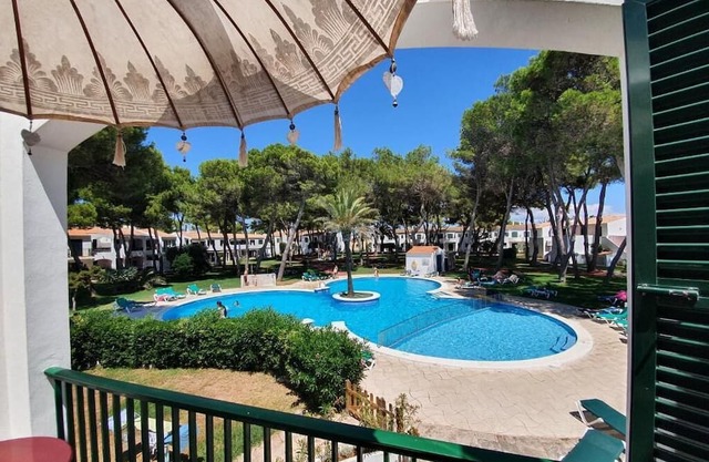 Apartamento Vermell Mar, ¡Relájate en su piscina de trébol inmersa en un pinar!
