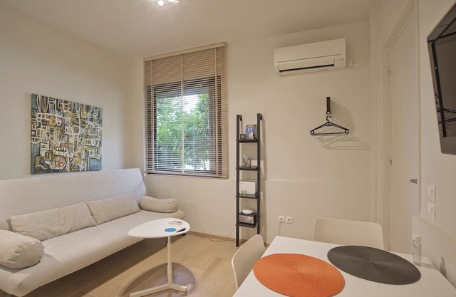 Cozy and modern studio Vouliagmeni Steps to Beach