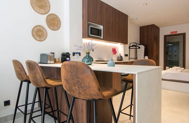 Escapada Perfecta: Estudio para 3 en Valencia