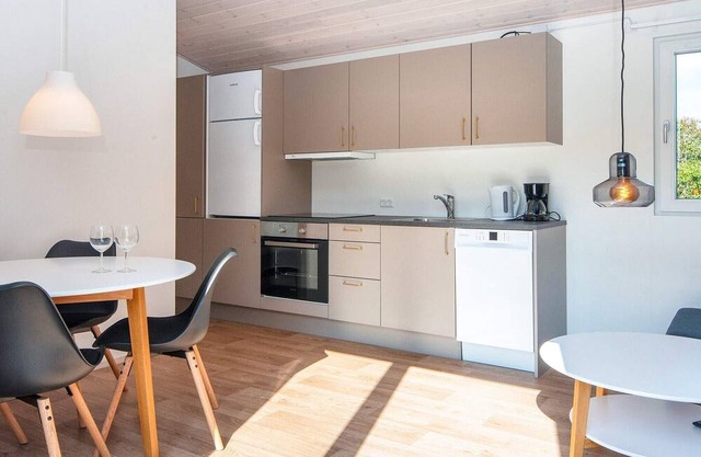 Gran cabaña en complejo de camping