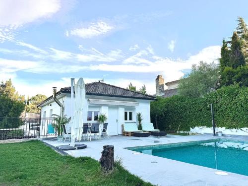 Casa Rural Madrid Pantano San Juan con Piscina y BBQ