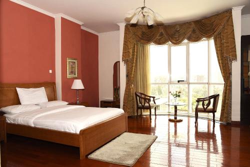 Diplomat Furnished Apartments