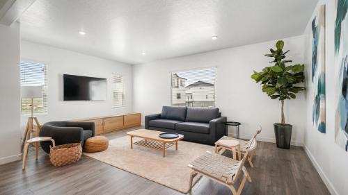 Family-Friendly 3-Story Home Sleeps 8