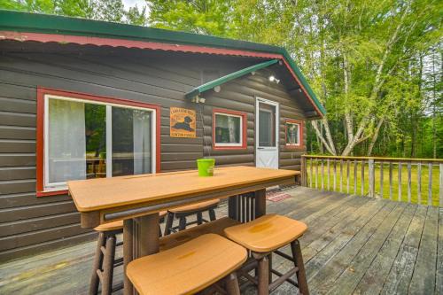 Deck and Fire Pit Nature Lovers Retreat in Maine!