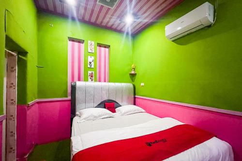 RedDoorz Syariah at Jalan RJ Junjungan Lubis Pandan