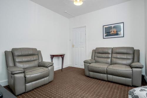 Contractors -4 bedroom house near public transport