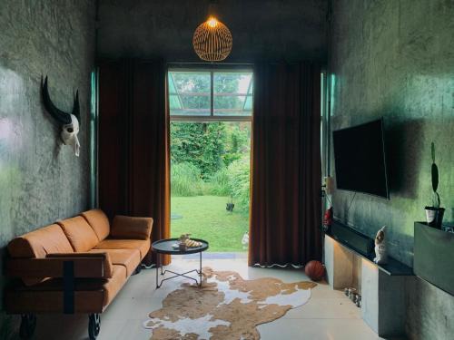 Loft 2 Bedroom House with Kitchen
