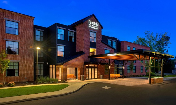 Williamstown Hotel | Fairfield Inn & Suites by Marriott Williamstown