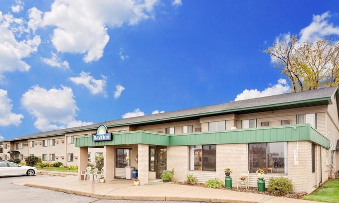 Winona Hotel | Days Inn by Wyndham Winona