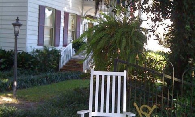 Bainbridge Hotel | The Commodore Bed and Breakfast