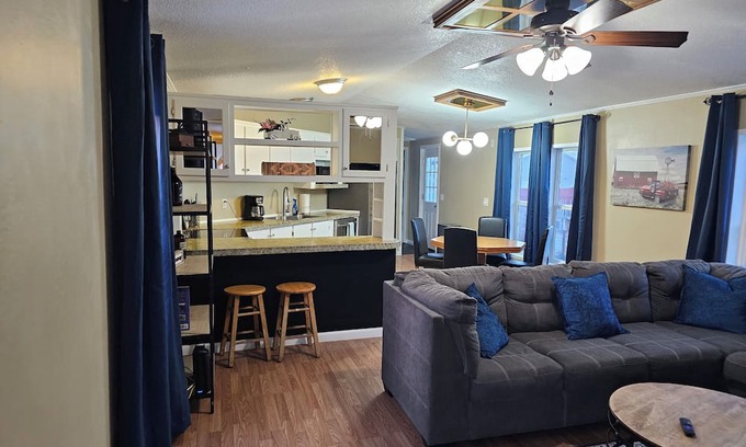 Bozeman Casa | 3 bedroom home in family neighborhood with pond and parks