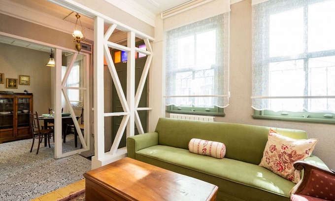 Balat Apartamento | Classy Duplex Apartment w Balcony Near Golden Horn
