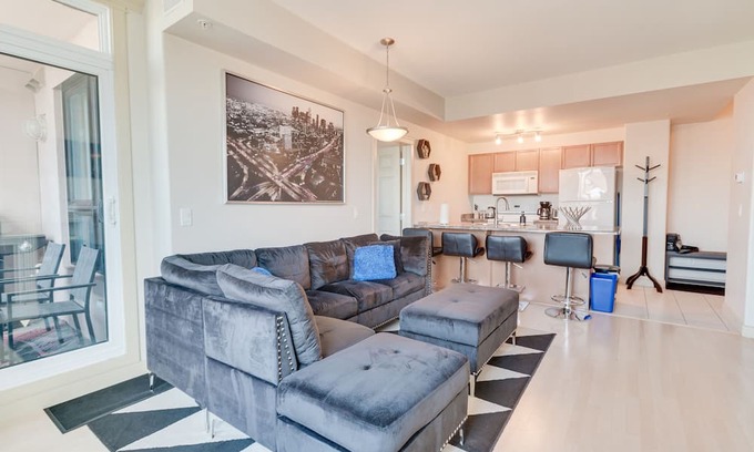 North Central Edmonton Apartamento | 2Bed2Bath 11th Floor Suite in Heart of Downtown
