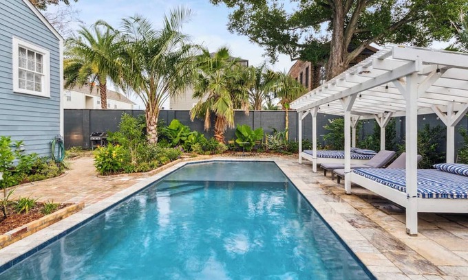 Faubourg Lafayette Villa | Stunning Historic Villa w/Heated Pool 6br|6ba