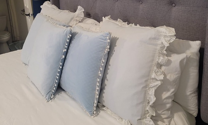 Dickinson Casa | Beautiful Cottage and event space sleeps 16+ Kemah boardwalk, beaches near, Nasa