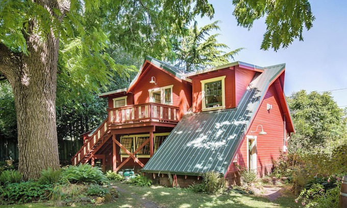 Woodstock Casa | Make you vacation special in our restored carriage house loft