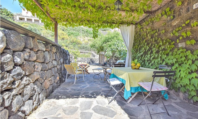 Kamma Casa | Beautiful stone house on the volcanic island of Pantelleria.