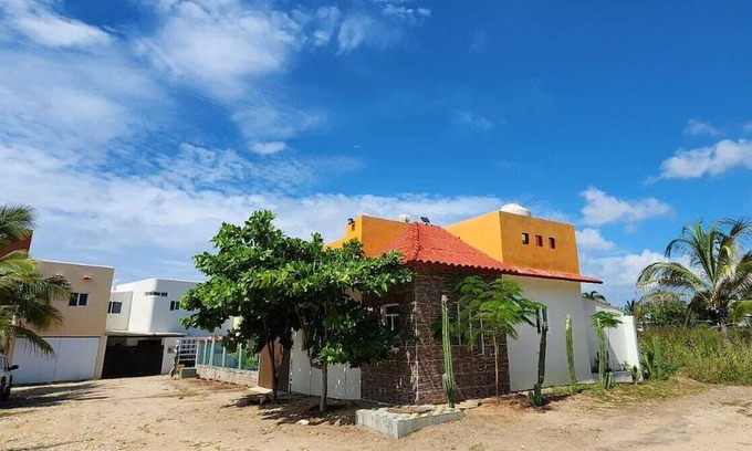 Santa María Colotepec Casa | Casita Blanquis with a view of the sea