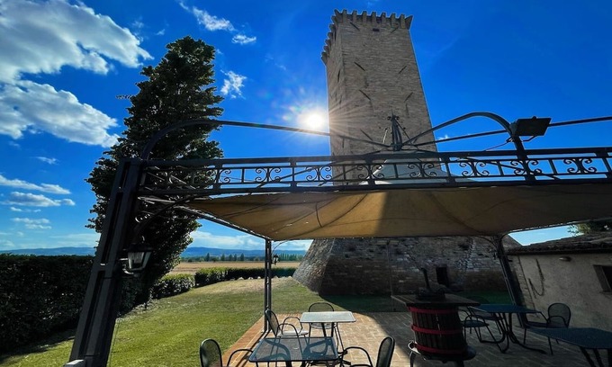 Limiti Villa | Sleeps 11 - Huge Charming Italian Villa & Pool - Aircon - Wifi