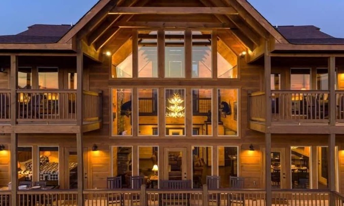 Plano Casa | Above The Rest - 4 Bedrooms, 4.5 Baths, Sleeps 12 4 Home by RedAwning