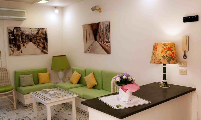 Chiaia Apartamento | Vrbo Property