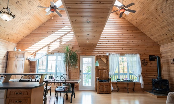 Blue Sea Cabaña | Spacious, Cozy Waterfront Cottage with Hot-tub and Sauna in Beautiful BlueSea QC