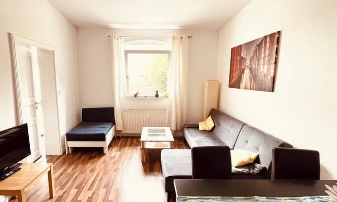 Lokstedt Apartamento | Apartment "Kleines Hof Cafe Loft Fischkopf" with Shared Garden & Wi-Fi