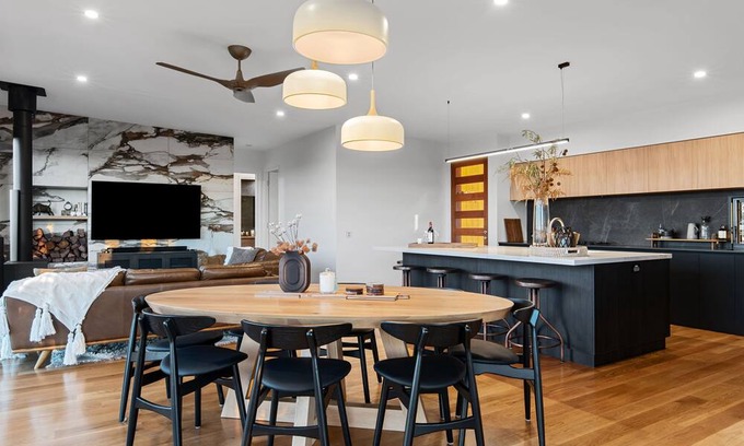 Booroobin Cabina | The Ridge at Maleny - The Deluxe Residence